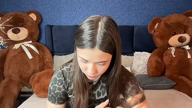 Mika Miller online show from 04-15-26, 06:48