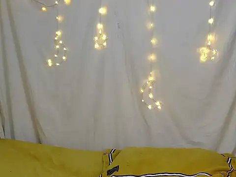 Snapshot of StarBarbiee chatting on 12-17-25, 08:26 StarBarbiee online show from 12-17-25, 08:26