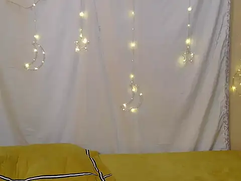 Snapshot of StarBarbiee chatting on 12-18-25, 01:06 StarBarbiee online show from 12-18-25, 01:06