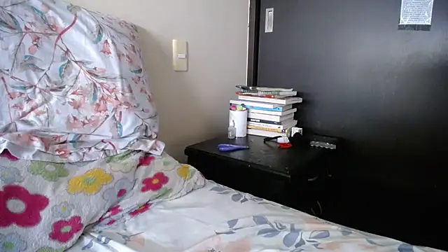 KAROLCANDY online show from 04-30-26, 08:57