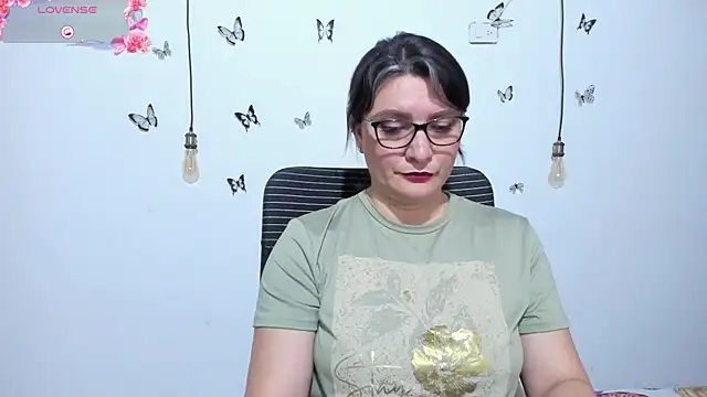 Amie Adams82  online show from 04-25-26, 02:47