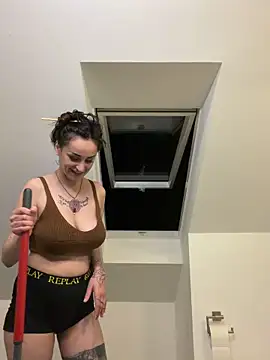 JeSuisUnTapin online show from 04-15-26, 07:58