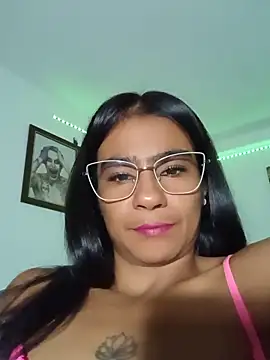 Snapshot of Leslly_ chatting on 06-18-26, 11:14 Leslly online show from 06-18-26, 11:14