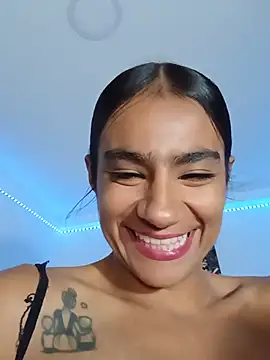 Snapshot of Leslly_ chatting on 07-16-26, 04:35 Leslly online show from 07-16-26, 04:35