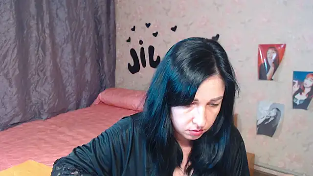 Snapshot of JillStevens chatting on 10-31-25, 12:44 JillStevens online show from 10-31-25, 12:44