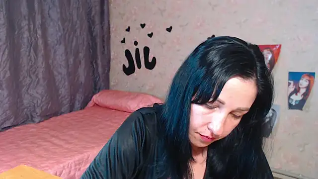 Snapshot of JillStevens chatting on 11-01-25, 12:23 JillStevens online show from 11-01-25, 12:23