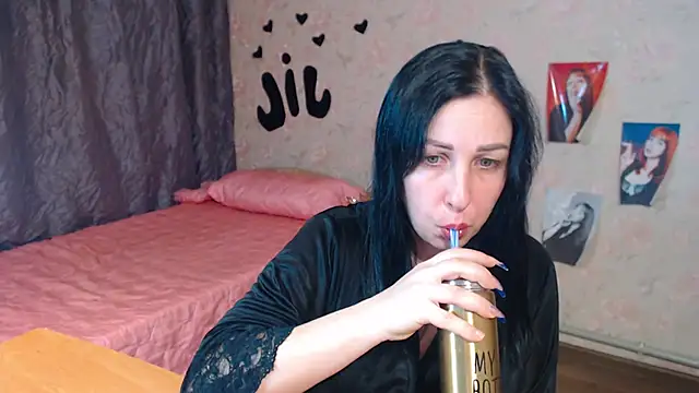 Snapshot of JillStevens chatting on 11-12-25, 09:36 JillStevens online show from 11-12-25, 09:36