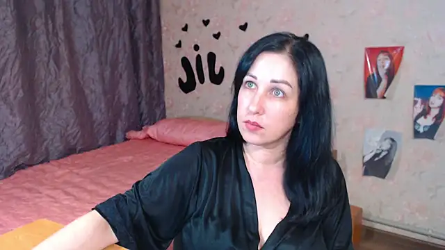 Snapshot of JillStevens chatting on 11-18-25, 03:34 JillStevens online show from 11-18-25, 03:34