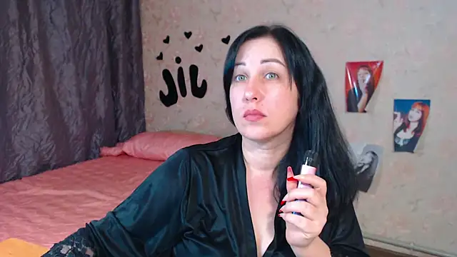 Snapshot of JillStevens chatting on 11-21-25, 04:00 JillStevens online show from 11-21-25, 04:00