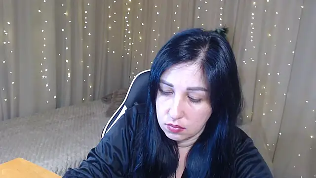 Snapshot of JillStevens chatting on 01-12-26, 02:17 JillStevens online show from 01-12-26, 02:17