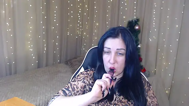 Snapshot of JillStevens chatting on 01-14-26, 12:11 JillStevens online show from 01-14-26, 12:11