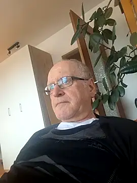 Milkasahne64 online show from 02-13-26, 09:05