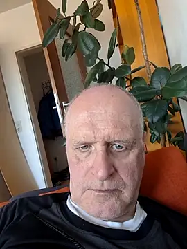 Milkasahne64 online show from 04-06-26, 10:27