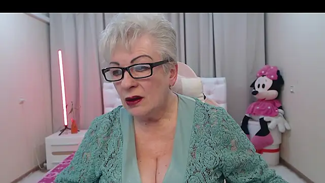 Snapshot of KayleSmoll chatting on 04-18-26, 06:45 KayleSmoll online show from 04-18-26, 06:45