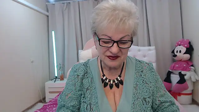 Snapshot of KayleSmoll chatting on 05-08-26, 06:35 KayleSmoll online show from 05-08-26, 06:35