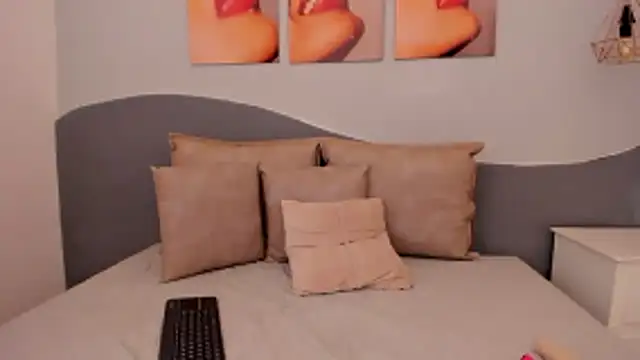 MarianaSanz online show from 11-13-25, 04:06