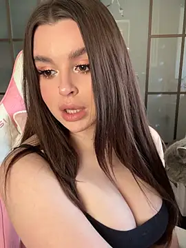 Snapshot of Chloe_your_Moyaz chatting on 02-15-25, 12:11 Chloe your Moyaz online show from 02-15-25, 12:11