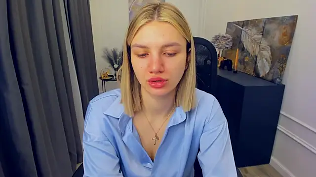 SelenaeMoore online show from 04-18-26, 03:54