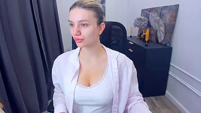 SelenaeMoore online show from 05-23-26, 03:45