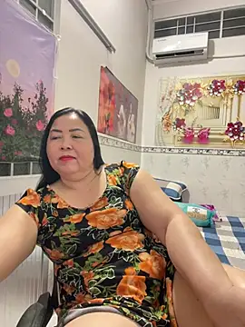 Snapshot of NDith chatting on 04-17-26, 11:24 NDith online show from 04-17-26, 11:24