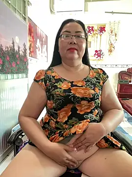Snapshot of NDith chatting on 04-17-26, 11:41 NDith online show from 04-17-26, 11:41
