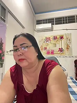 Snapshot of NDith chatting on 04-28-26, 10:37 NDith online show from 04-28-26, 10:37