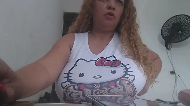BustyAmanda online show from 05-21-26, 02:35