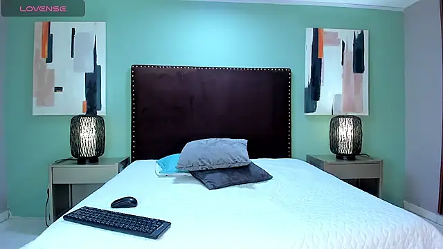 Nahiajhonson  online show from 02-14-25, 12:14