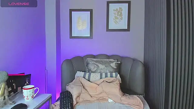 Nahiajhonson  online show from 10-14-25, 01:34