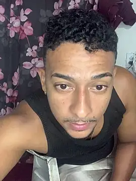 Snapshot of outropirocudo chatting on 06-17-26, 06:05 outropirocudo online show from 06-17-26, 06:05