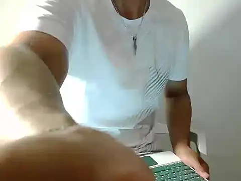 Snapshot of Latinsex2501 chatting on 08-08-26, 12:02 Latinsex2501 online show from 08-08-26, 12:02