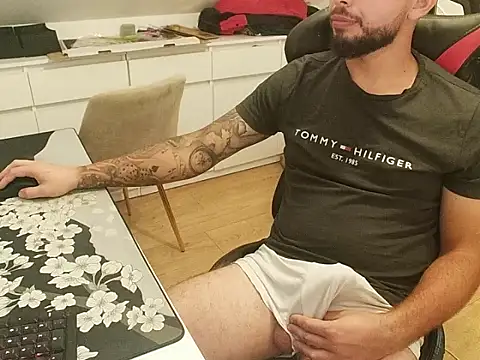 Snapshot of prezydentcam chatting on 09-13-25, 10:15 prezydentcam online show from 09-13-25, 10:15