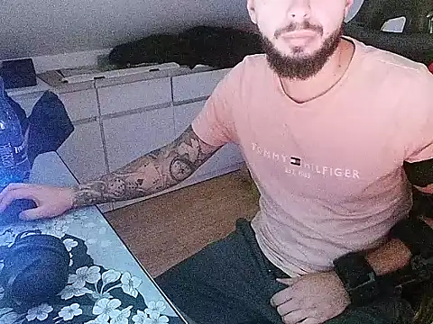 Snapshot of prezydentcam chatting on 10-24-25, 07:32 prezydentcam online show from 10-24-25, 07:32