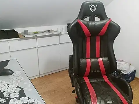 Snapshot of prezydentcam chatting on 12-01-25, 12:21 prezydentcam online show from 12-01-25, 12:21