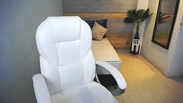 Snapshot of liseth_fox chatting on 12-10-24, 08:05 liseth fox online show from 12-10-24, 08:05