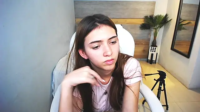 Snapshot of liseth_fox chatting on 12-10-24, 11:08 liseth fox online show from 12-10-24, 11:08