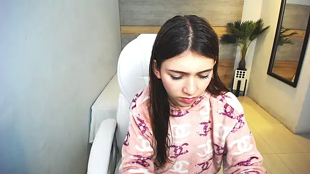 Snapshot of liseth_fox chatting on 12-15-24, 01:43 liseth fox online show from 12-15-24, 01:43