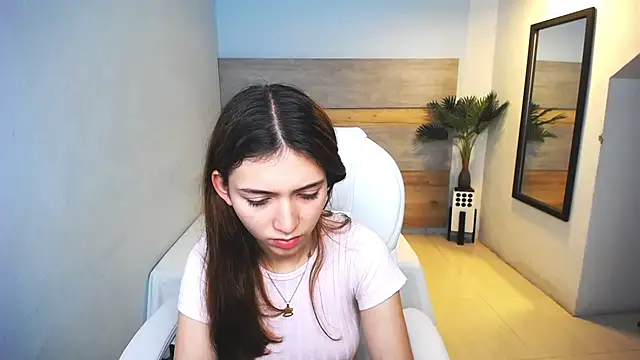 Snapshot of liseth_fox chatting on 12-21-24, 12:27 liseth fox online show from 12-21-24, 12:27