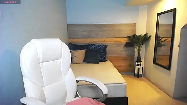 Snapshot of liseth_fox chatting on 01-04-25, 01:42 liseth fox online show from 01-04-25, 01:42