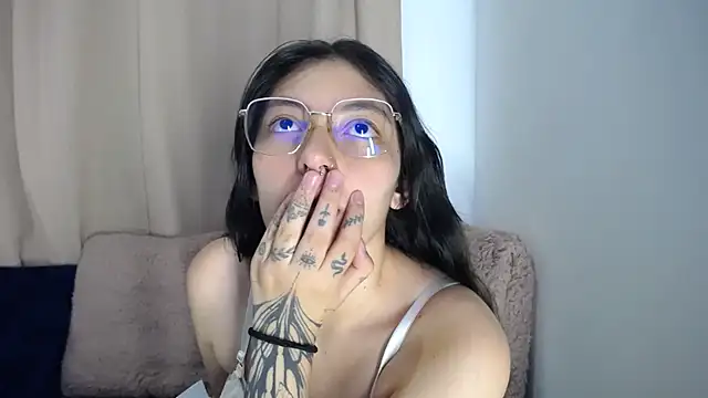 lessliee22  online show from 03-27-26, 06:08