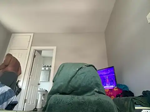 ChiRaqb8 online show from 04-14-26, 07:20