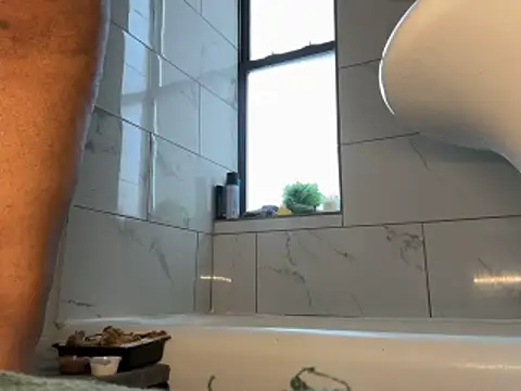 ChiRaqb8 online show from 05-18-26, 09:53