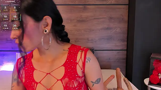 Snapshot of Leamonroe__ chatting on 06-24-26, 04:28 Leamonroe online show from 06-24-26, 04:28