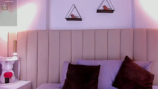 Snapshot of Leamonroe__ chatting on 07-19-26, 11:58 Leamonroe online show from 07-19-26, 11:58
