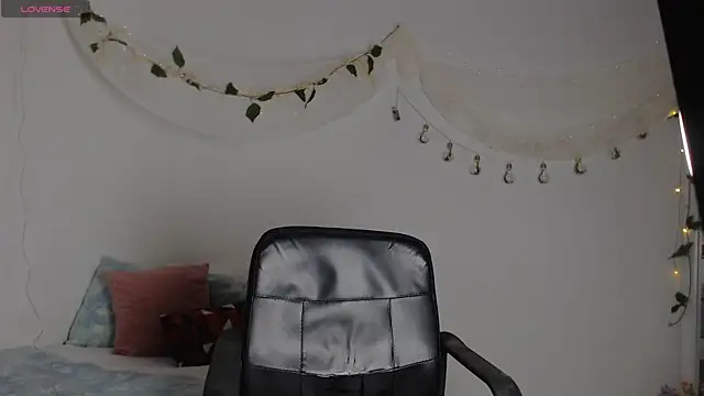 Snapshot of Keyti_Sullivan chatting on 01-11-25, 01:11 Keyti Sullivan online show from 01-11-25, 01:11