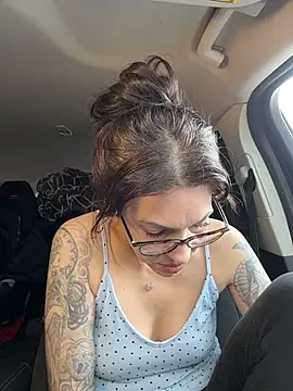 Snapshot of BeautifulMesss chatting on 03-19-26, 04:33 BeautifulMesss online show from 03-19-26, 04:33