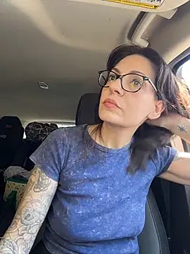 Snapshot of BeautifulMesss chatting on 03-21-26, 05:27 BeautifulMesss online show from 03-21-26, 05:27