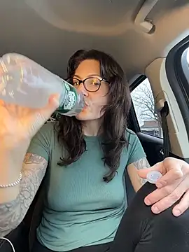 Snapshot of BeautifulMesss chatting on 03-22-26, 04:43 BeautifulMesss online show from 03-22-26, 04:43