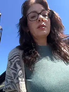 Snapshot of BeautifulMesss chatting on 03-24-26, 06:35 BeautifulMesss online show from 03-24-26, 06:35