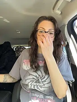 Snapshot of BeautifulMesss chatting on 03-29-26, 04:40 BeautifulMesss online show from 03-29-26, 04:40